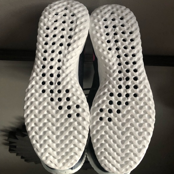 WOMEN’S NIKE RENEW RIVAL RUNNING SHOES - Picture 7 of 8